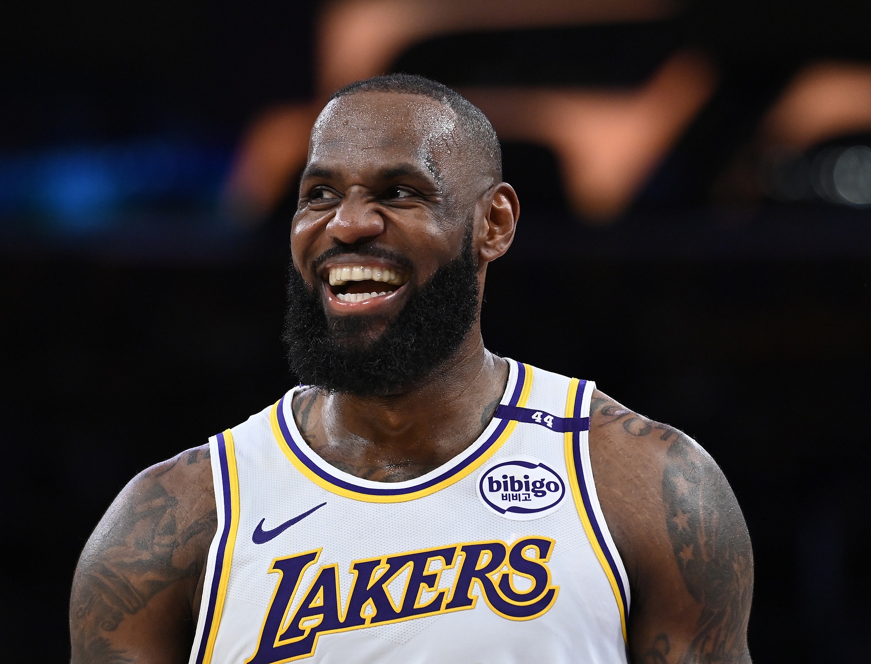阿里扎：詹姆斯为NBA创造数十亿财富 商业层面他被亏待了