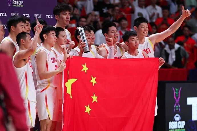 中国男篮夏训收官 8战6胜2负 三后卫短板被全面放大 中国男篮夏训收官 8战6胜2负 三后卫短板被全面放大