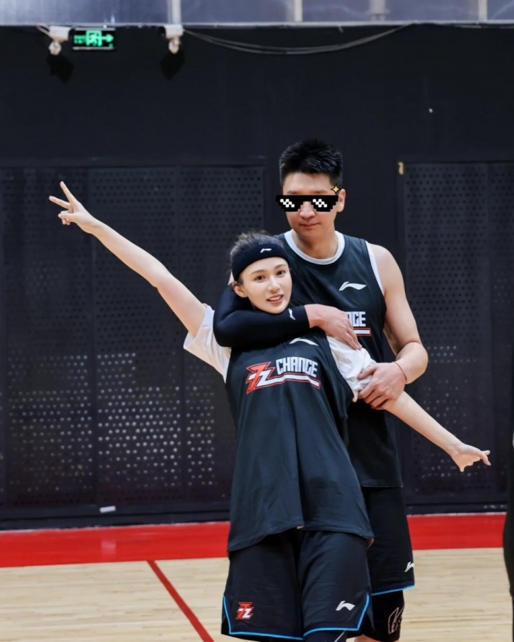 甜蜜暴击!孙悦的妻子社媒晒照 二人一起在大连游玩 甜蜜暴击!孙悦的妻子社媒晒照 二人一起在大连游玩